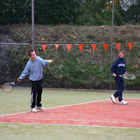 Holiday With Garden Near Mookerplas بيت للعطل *